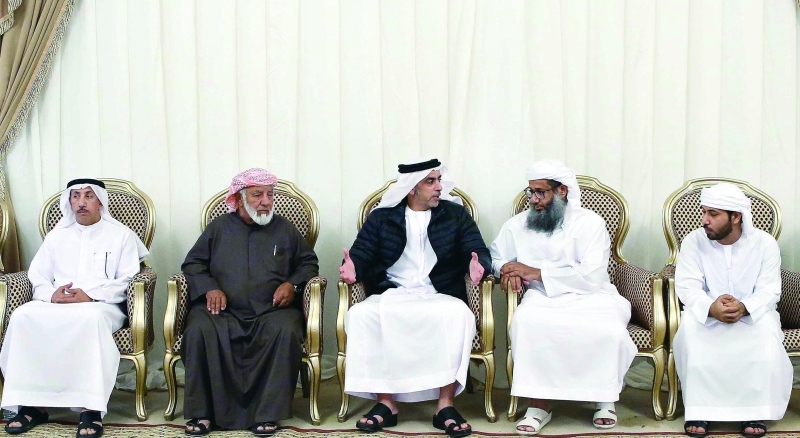 "سيف بن زايد يقدم واجب العزاء"