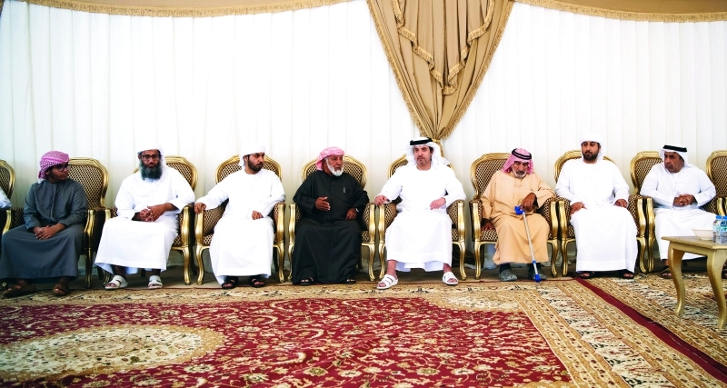 "هزاع بن زايد خلال تقديمه واجب العزاء"