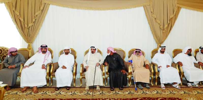"حميد النعيمي وعمار بن حميد يقدمان واجب العزاء في شهيد الوطن والإنسانية جمعة الكعبي | وام"