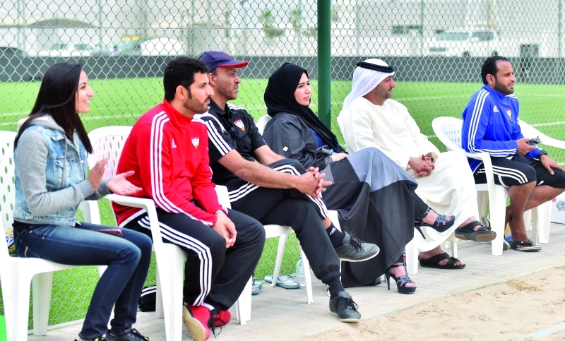 "■ متابعة حثيثة من مسؤولي اتحاد الكرة لتدريبات المنتخب | البيان"