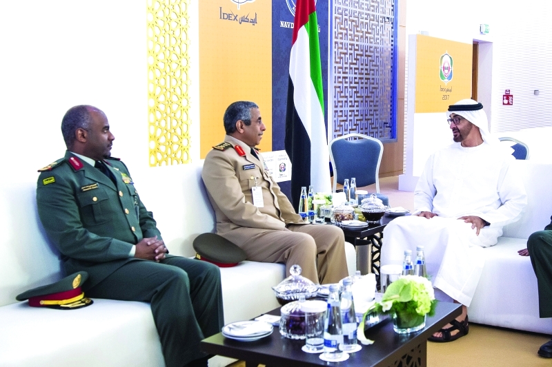 "■ محمد بن زايد لدى استقباله عبد الرحمن بن صالح البنيان بحضور أحمد العسيري"