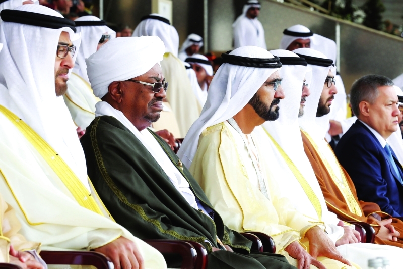 "■ محمد بن راشد ومحمد بن زايد وعمر البشير وسلطان بن محمد بن سلطان وراشد بن سعود المعلا"