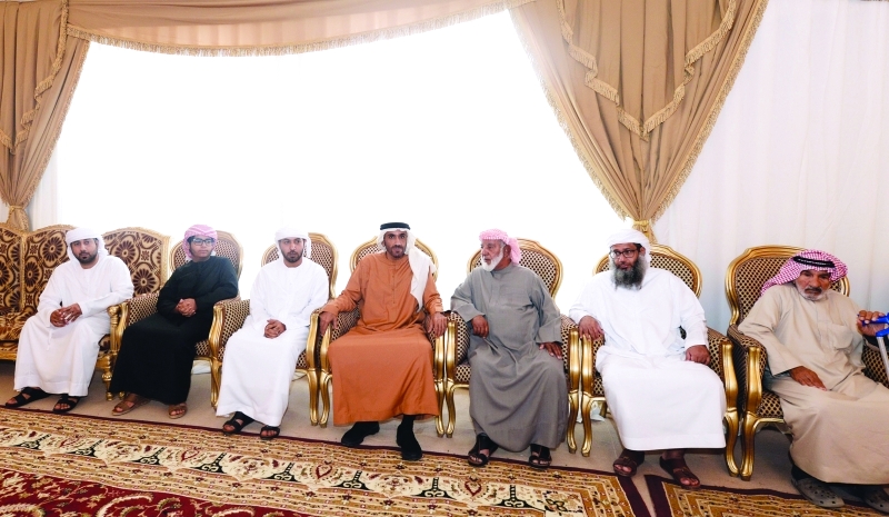 "■ .. وسموه خلال عزاء أسرة الشهيد جمعة الكعبي"