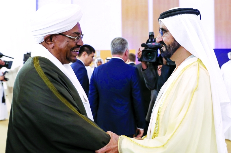 "محمد بن راشد خلال لقاء البشير"
