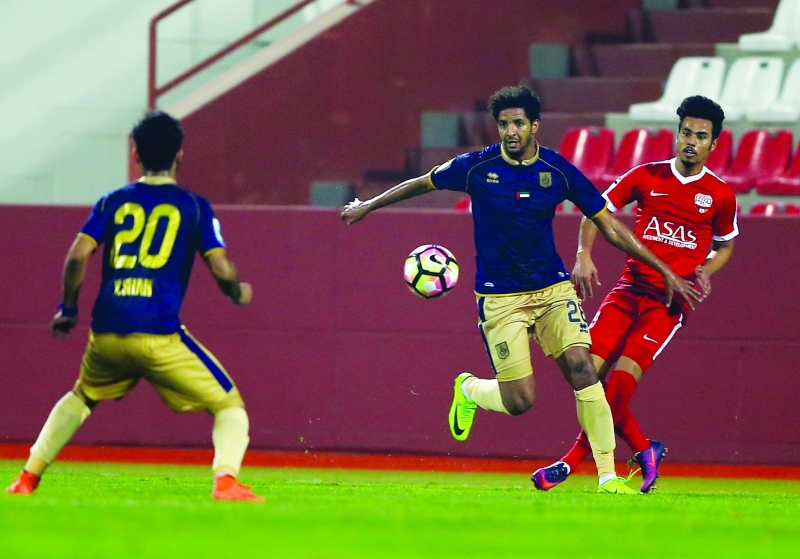 "■ من مباراة دبي مع الفجيرة"