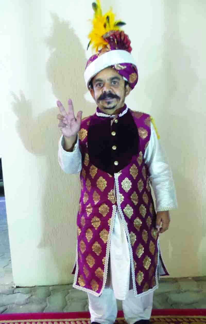 " محمد رفيق يرحب بمرتادي شارع جميرا"