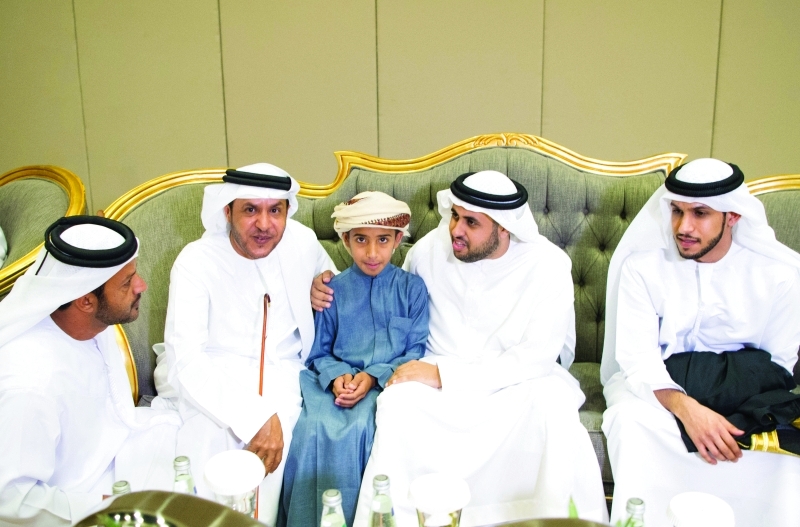 "وسموه خلال الحفل"