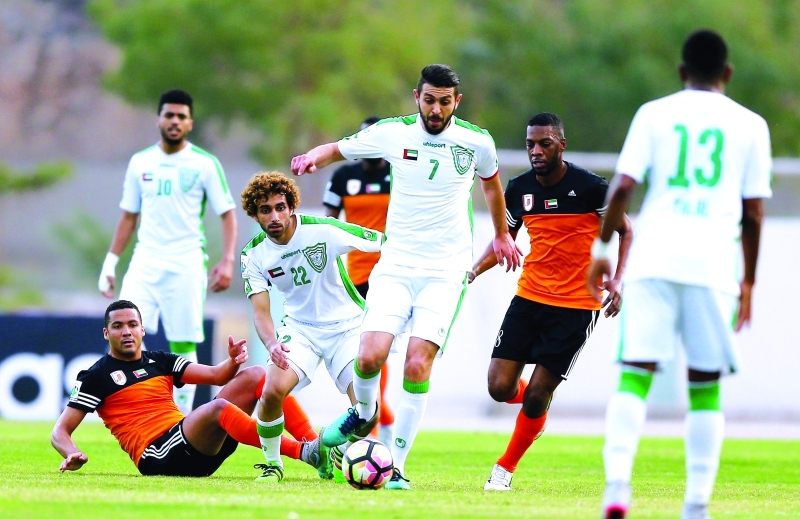 "■ الخليج يعرقل مسيرة عجمان في دوري الأولى | تصوير - زيشان أحمد"