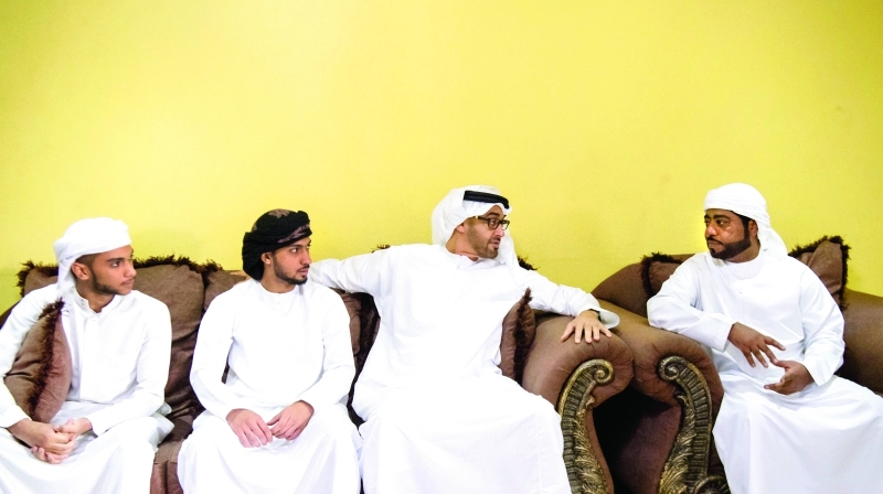 "سموه في حديث مع ذوي الشهيد نادر مبارك"