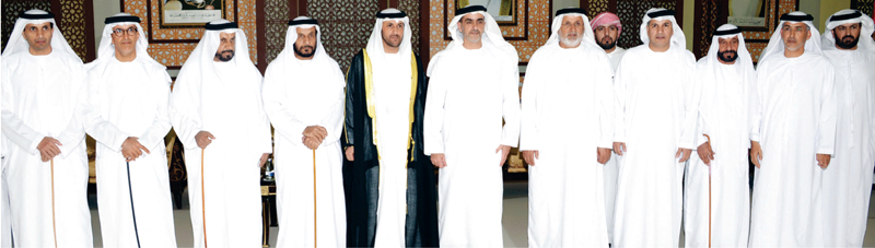 "سيف بن زايد مع العريس والحضور"