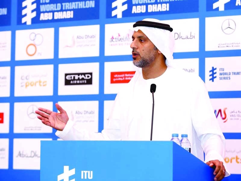 "■ الهاشمي متحدثاً في المؤتمر الصحافي"