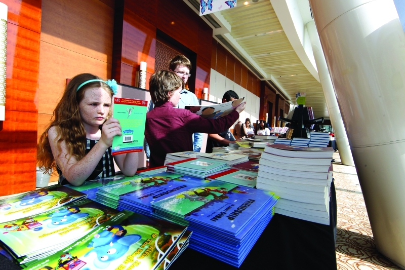 "عشق القراءة ينمو مع الطفولة | تصوير - عبد الحنان مصطفى"