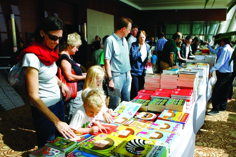 "فعاليات مهرجان طيران الإمارات للآداب"