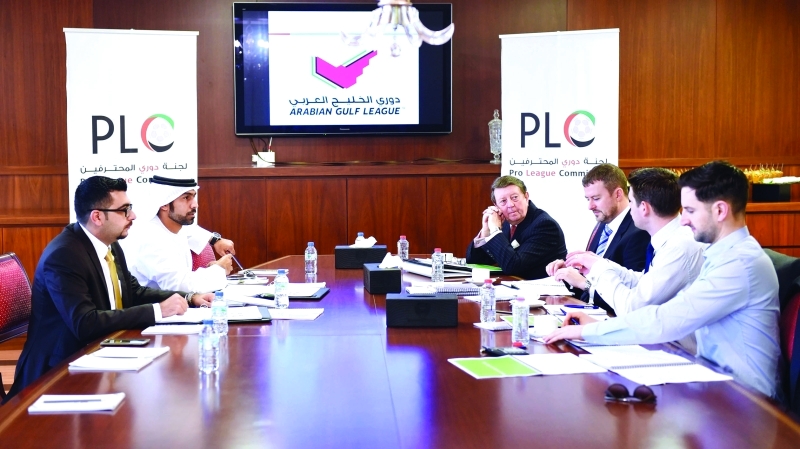 "■ جانب من الاجتماع المشترك بين لجنة المحترفين و«ديلويت» | البيان"