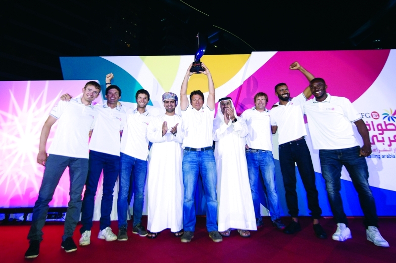 "■ جانب من تتويج الفريق البطل | البيان"