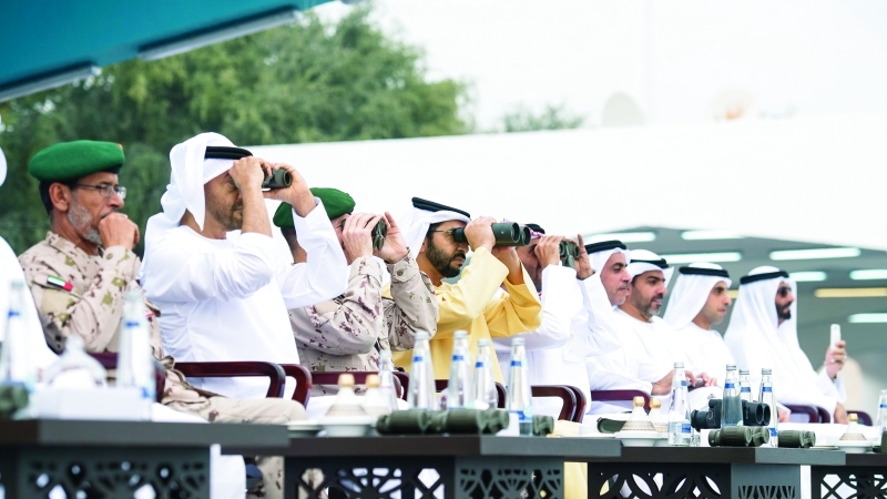 "محمد بن زايد يتابع العرض العسكري بحضور حمدان ونهيان وسيف وحامد وخالد بن زايد ومحمد البواردي وحمد الرميثي"