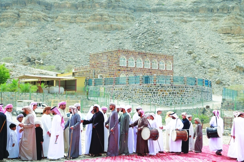 "طبول الفرح تواكب كل لحظات العرس"