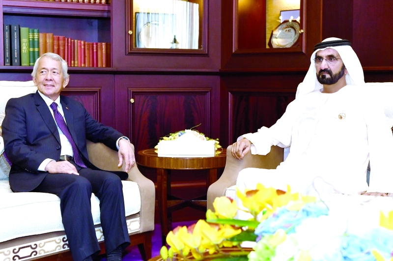 "محمد بن راشد خلال مباحثاته مع بيرفكتو ياساي| تصوير: محمد هشام"
