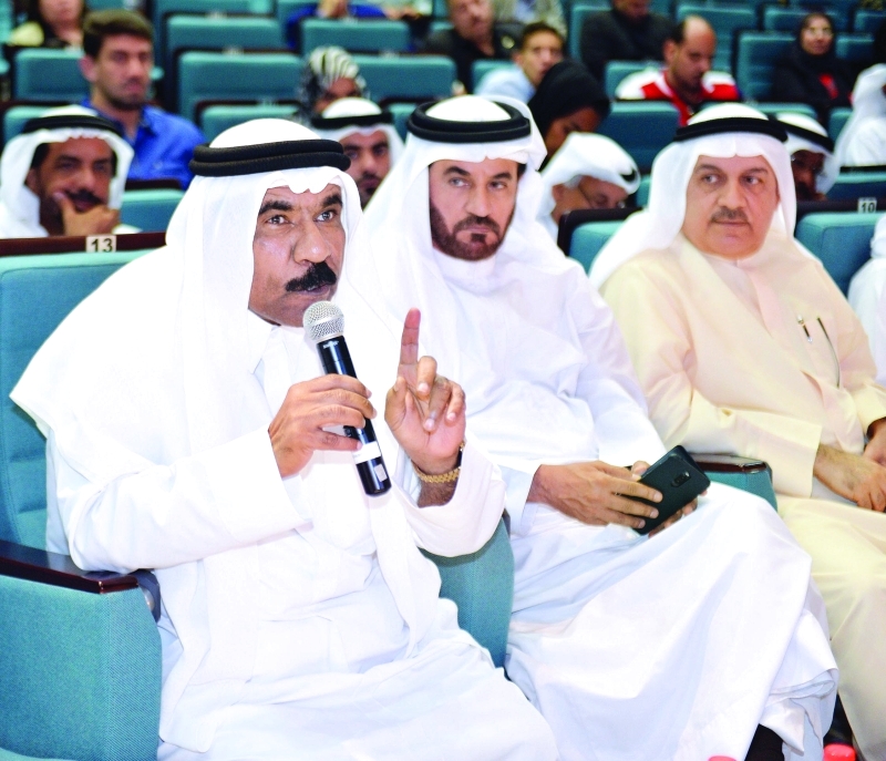 "■ ناصر الرزوقي ومحمد بن سليم ومحمد جلفار شاركوا في الجلسة بفاعلية"