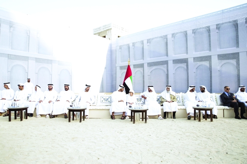 "Ⅶ محمد بن زايد خلال لقاء ضيوف مجلس قصر الحصن بحضور سرور بن محمد وهزاع ونهيان وحامد وعمر بن زايد وسعيد بن محمد وراشد بن حمدان بن زايد وجمعة الماجد ومانع العتيبة ومبارك المنصوري وعدنان الباجه جي | وام"