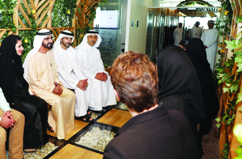"Ⅶ محمد بن راشد وحمدان بن محمد في قاعة الاجتماعات المفتوحة والمصممة على طراز حديقة خضراء"