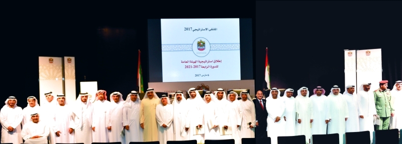 "■ إبراهيم عبدالملك يتوسط كوكبة رؤساء وممثلي المؤسسات الرياضية | تصوير - جابر عابدين"