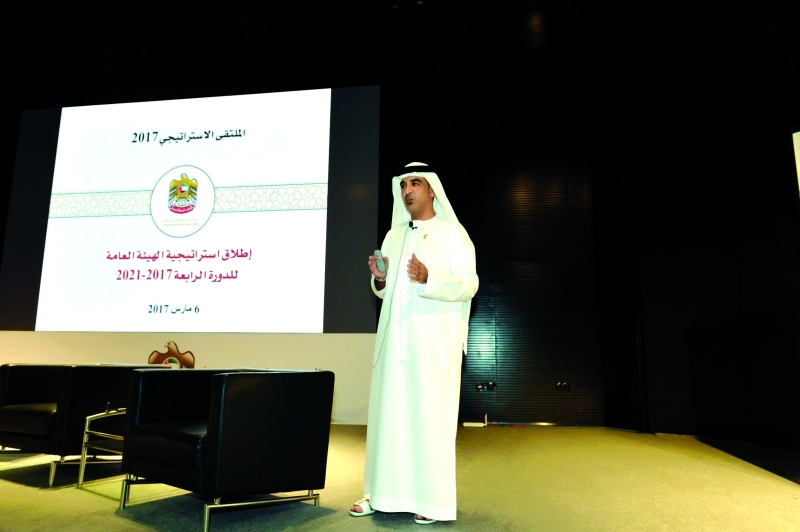 "■ راشد المطوع خلال عرض الاستراتيجية الجديدة للهيئة العامة | البيان"