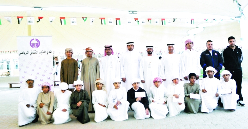 "■ إدارة الذيد ومدرسة وشاح مع الطلاب المكرمين | البيان"