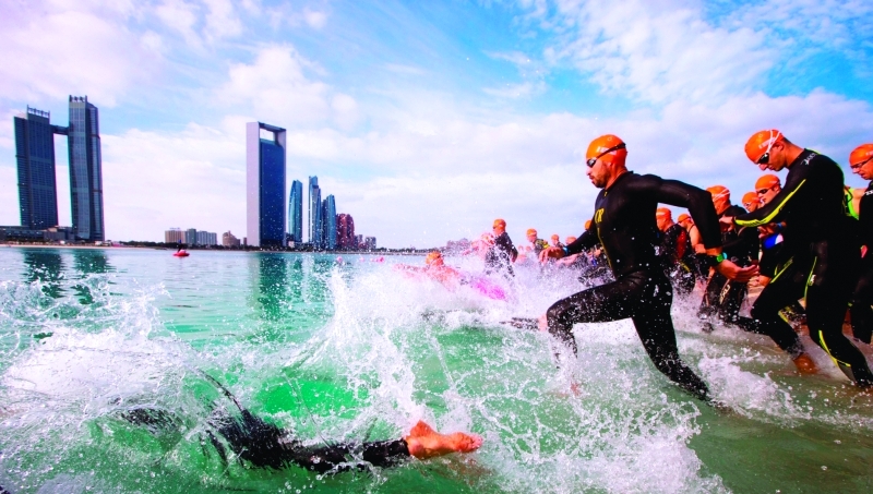 "جانب من منافسات السباحة المفتوحة في الإمارات | البيان"