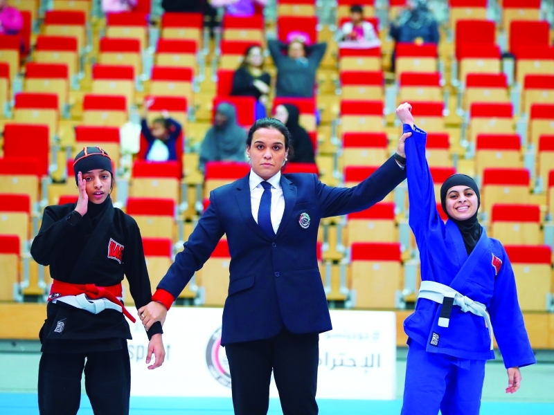 "■ جانب من منافسات بطولة السيدات في أبوظبي | البيان"