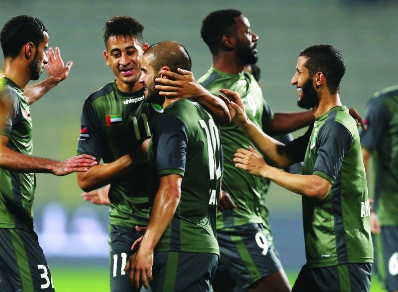 "■ فرحة لاعبي الإمارات بهدف التعادل مع الوصل | البيان"