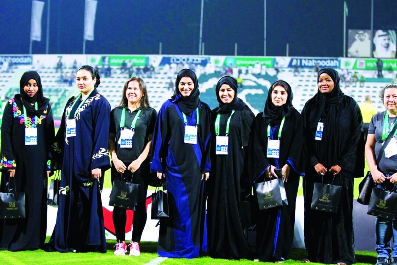 "■ جانب من احتفالية التكريم في جولة «يوم المرأة» | البيان"