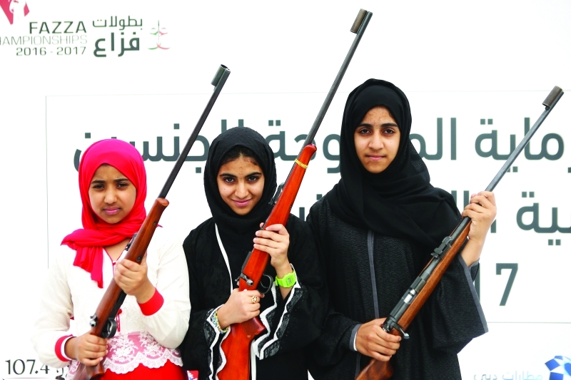 "Ⅶ عائشة وميثاء وموزة المقبالي - فئة الناشئات"