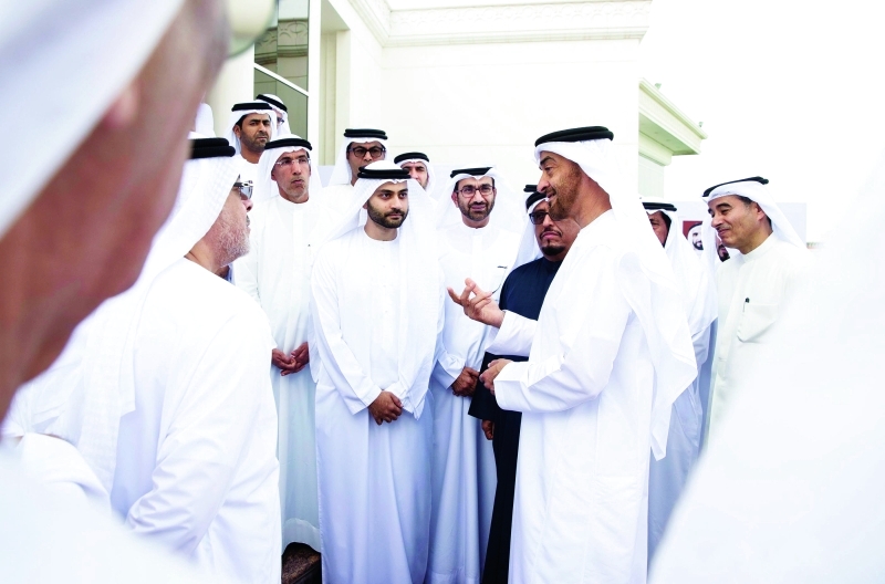 "■ محمد بن زايد في حديث مع أعضاء وداعمي صندوق الوطن بحضور ضاحي خلفان ومحمد العبار وهشام القاسم"