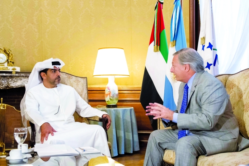 "رئيس ديوان ولي عهد أبوظبي خلال اللقاء مع وزير الطاقة الارجنتيني"