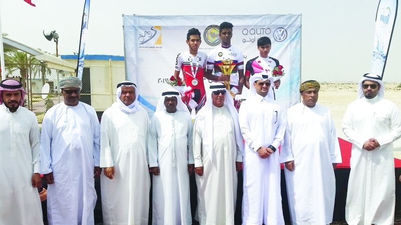 "■ نجوم دراجات الإمارات على منصة التتويج | البيان"