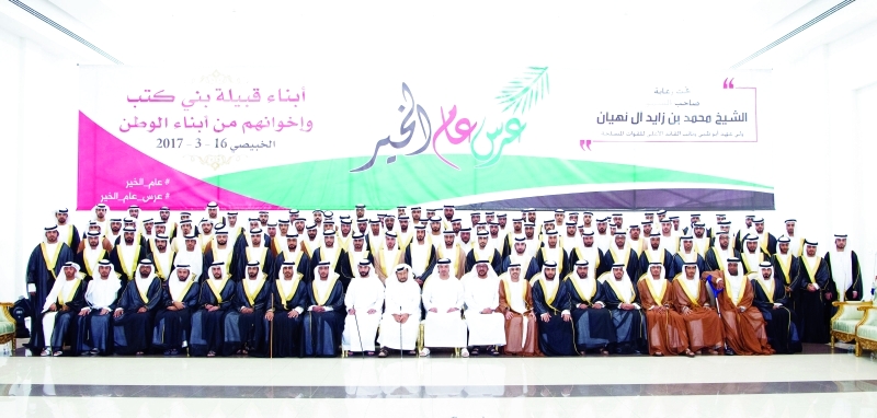 "■ سلطان وهزاع بن زايد يتوسطان العرسان | وام"