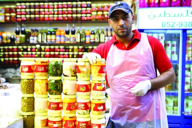 "■ جناح فلسطين غني الأصناف"