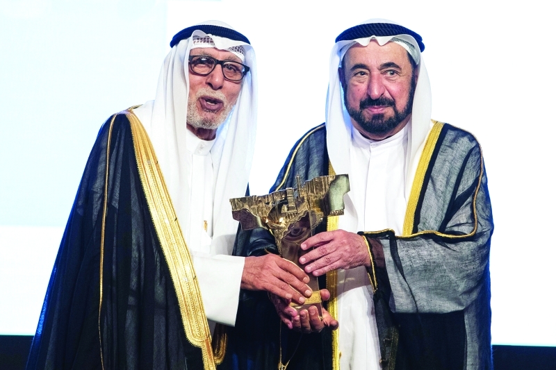 "Ⅶ سموه يكرم الفنان الكويتي إبراهيم الصلال | البيان"