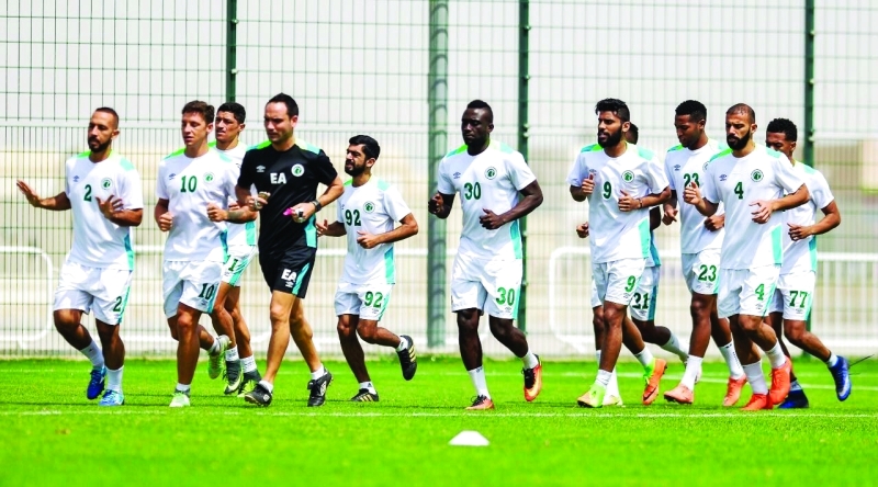 "■ جانب من تدريبات الشباب في قطر | البيان"