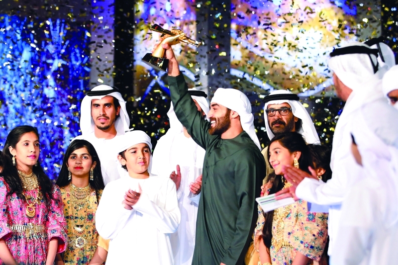 "Ⅶ محمد بن راشد بن محمد بن راشد مهنئاً الحبسي بالفوز | تصوير : عبد الحنّان مصطفى"