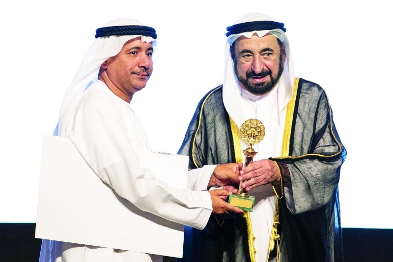 "Ⅶ سموه يسلم حميد سمبيج جائزة الشخصية المحلية المكرمة"