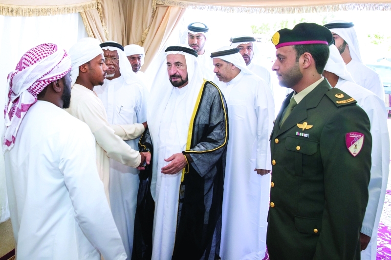 "سلطان القاسمي معزياً أسرة الشهيد زكريا الزعابي | وام"