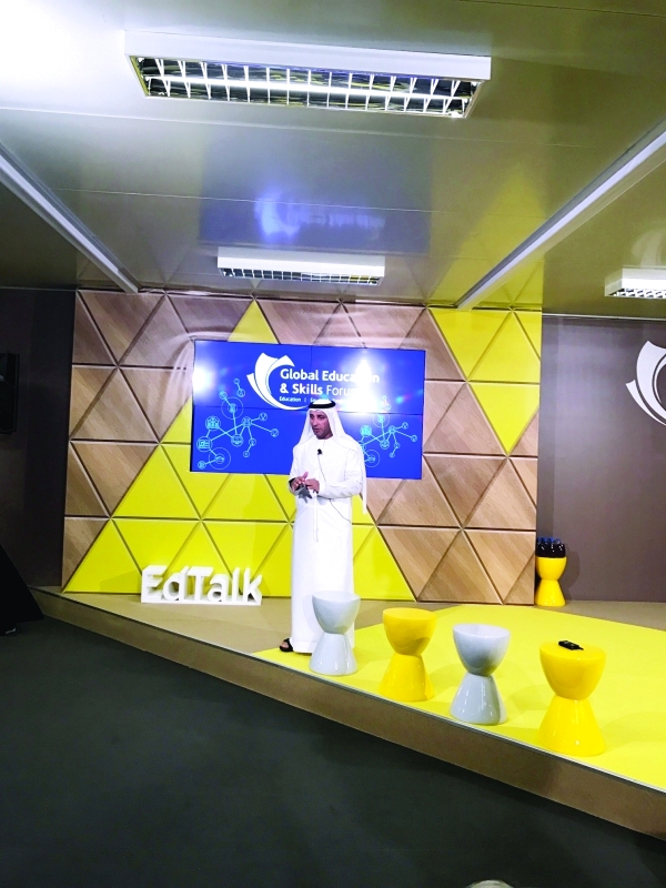 "■ عبد الله الكرم متحدثاً خلال منتدى التعليم والمهارات"