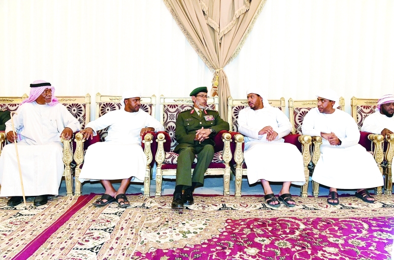 "حمد الرميثي يقدم واجب العزاء"