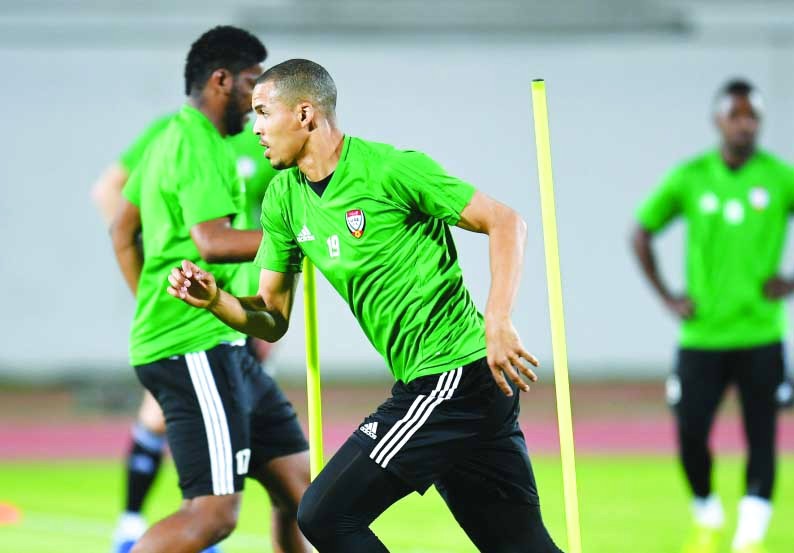"■ إسماعيل أحمد خلال تدريبات الأبيض | البيان"