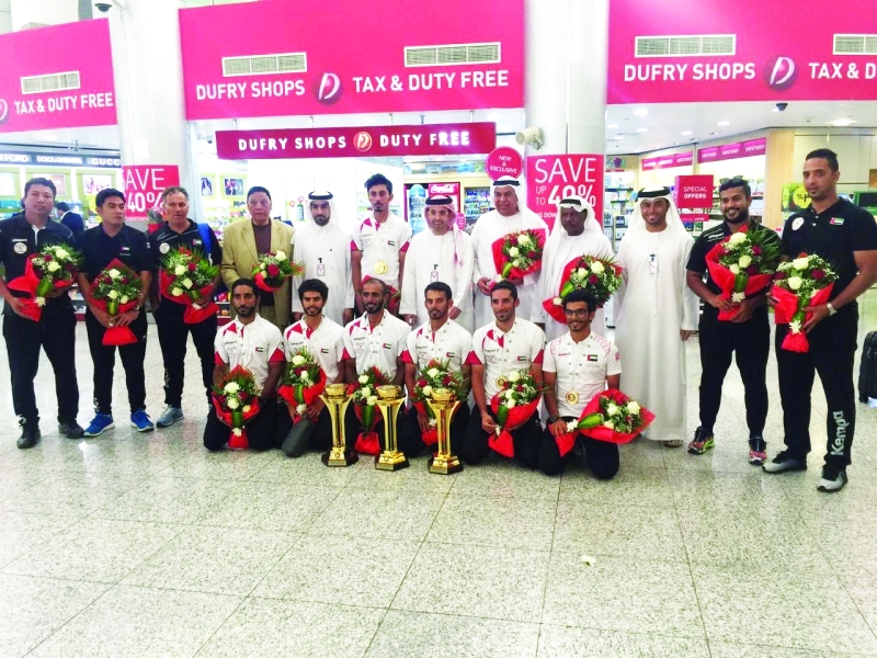 "■ استقبال دافئ لنجوم منتخب الكبار للدراجات | البيان"