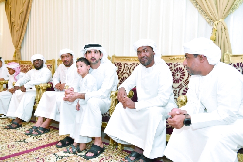 "سموه مواسياً ذوي الشهيد"
