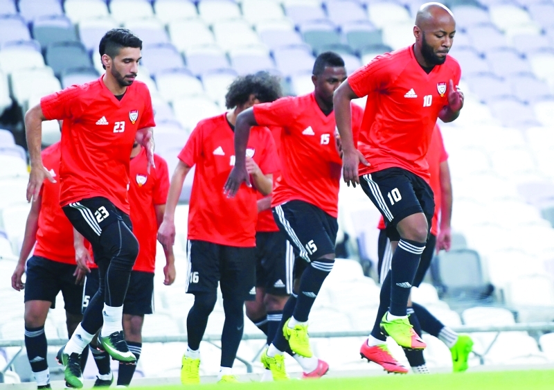 "■ إسماعيل مطر يشارك في التدريبات الجماعية | البيان"