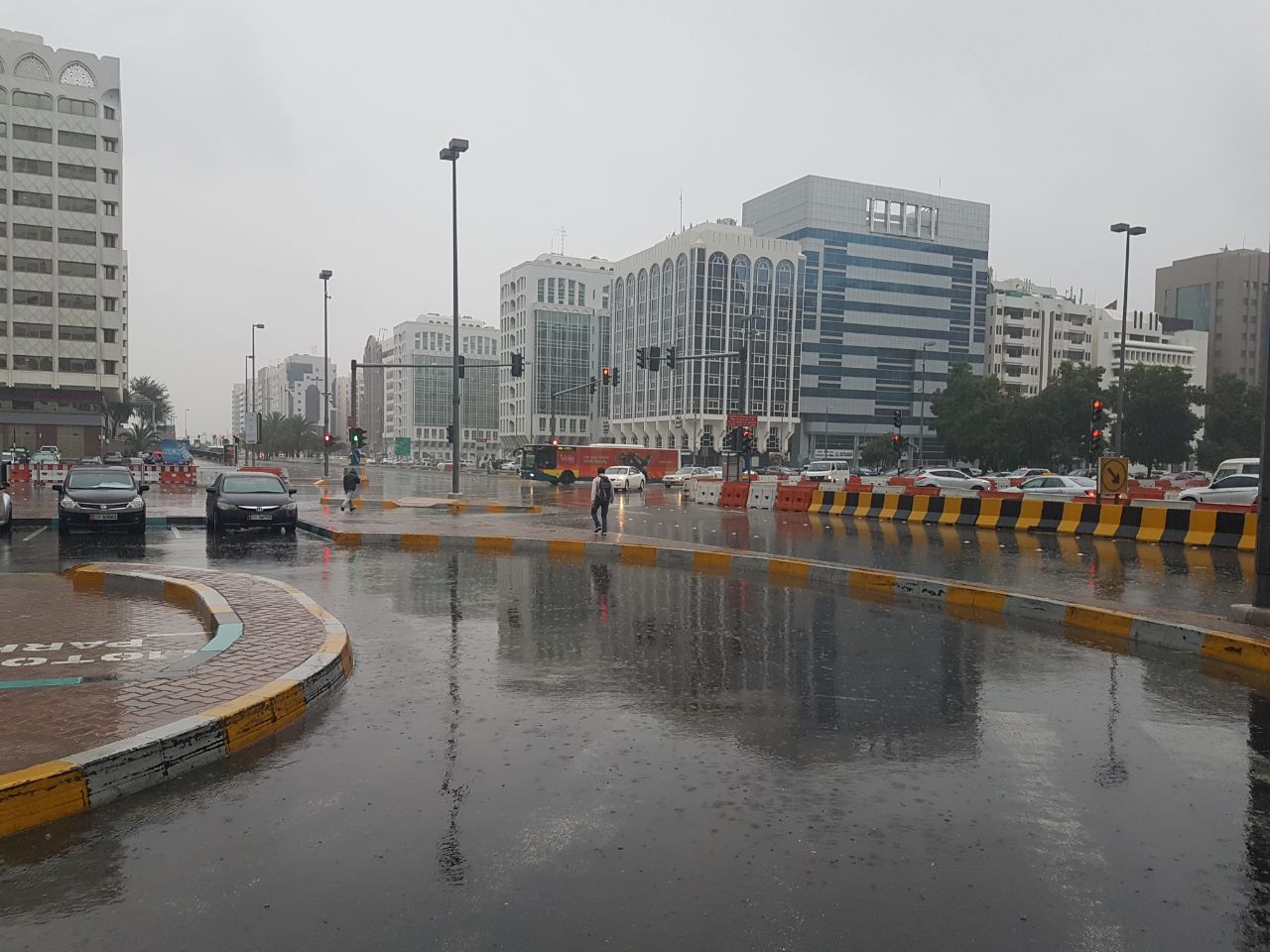 "أمطار غزيرة في أبوظبي"